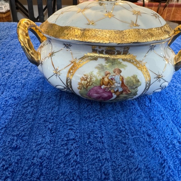 Limoges Gold and White Porcelain Tureen - Picture 8 of 16